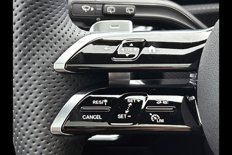 Mercedes-Benz CLA-Klasse Shooting Brake 180 Business Solution AMG | AMG Line Plus pakket | Panoramaschuifdak | Memorypakket | Head-up display | Augmented Reality navigatie | 360°-camera | 19 inch AMG velgen |