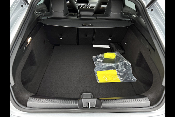 Mercedes-Benz CLA-Klasse Shooting Brake 180 Business Solution AMG | AMG Line Plus pakket | Panoramaschuifdak | Memorypakket | Head-up display | Augmented Reality navigatie | 360°-camera | 19 inch AMG velgen |