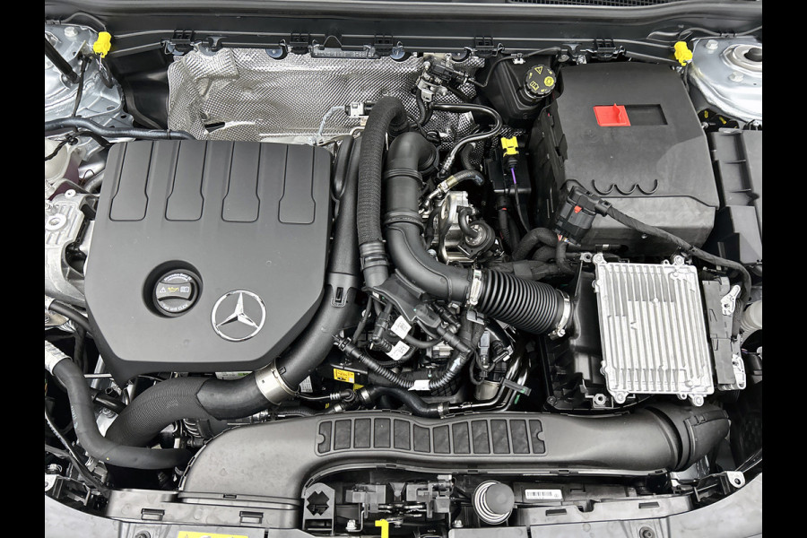 Mercedes-Benz CLA-Klasse Shooting Brake 180 Business Solution AMG | AMG Line Plus pakket | Panoramaschuifdak | Memorypakket | Head-up display | Augmented Reality navigatie | 360°-camera | 19 inch AMG velgen |