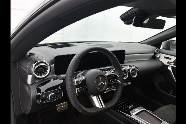 Mercedes-Benz CLA-Klasse Shooting Brake 180 Business Solution AMG | AMG Line Plus pakket | Panoramaschuifdak | Memorypakket | Head-up display | Augmented Reality navigatie | 360°-camera | 19 inch AMG velgen |