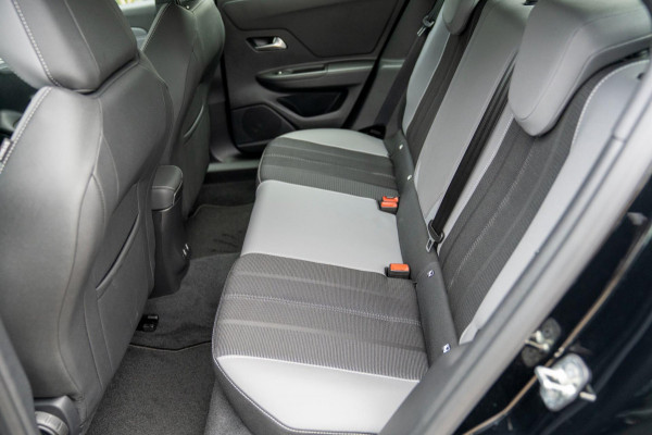 Opel Mokka Electric 50 kWh Elegance|Prijs rijklaar incl 12 mnd garantie|Camera Ledverlichting Clima LMV 17"