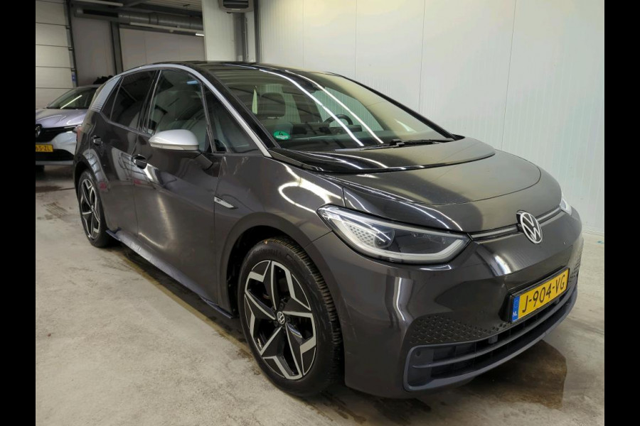 Volkswagen ID.3 First Plus 58 kWh Navigatie Apple Carplay/Android Auto Camera Parkeersensoren Adaptive Cruise Control Full LED Matrix Stoel- en stuurverwarming Lichtmetalen velgen Climate Control