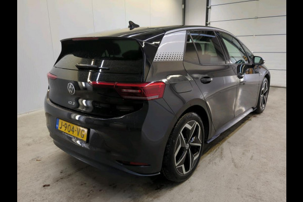 Volkswagen ID.3 First Plus 58 kWh Navigatie Apple Carplay/Android Auto Camera Parkeersensoren Adaptive Cruise Control Full LED Matrix Stoel- en stuurverwarming Lichtmetalen velgen Climate Control