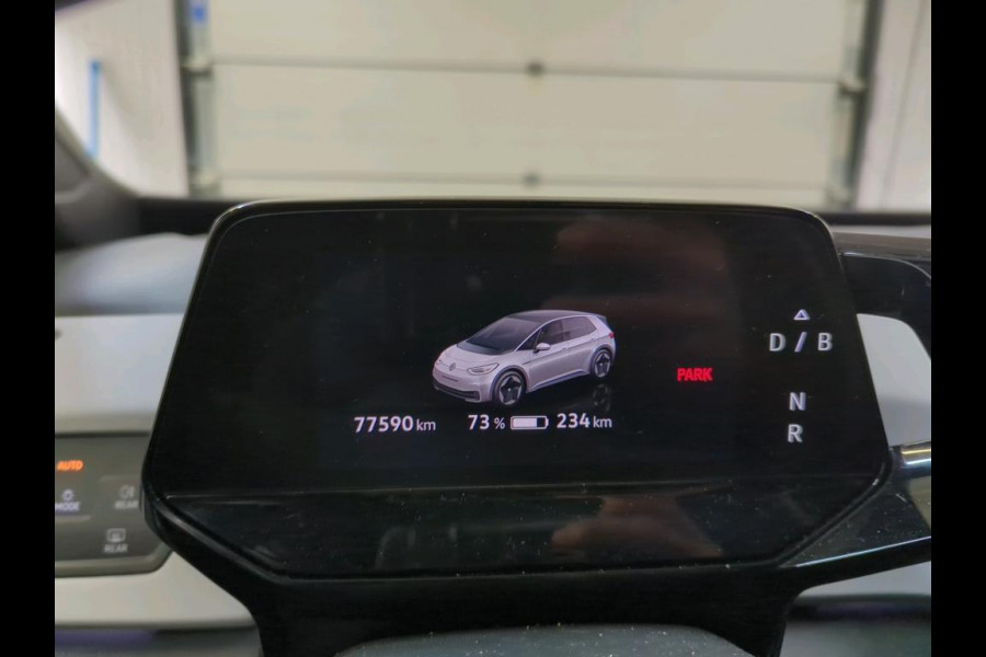 Volkswagen ID.3 First Plus 58 kWh Navigatie Apple Carplay/Android Auto Camera Parkeersensoren Adaptive Cruise Control Full LED Matrix Stoel- en stuurverwarming Lichtmetalen velgen Climate Control