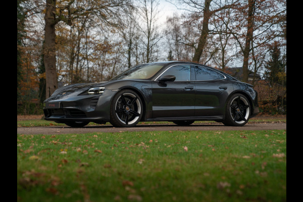 Porsche Taycan Turbo S 93 kWh | SportDesign Carbon | Burmester | Keramisch | PDCC Sport