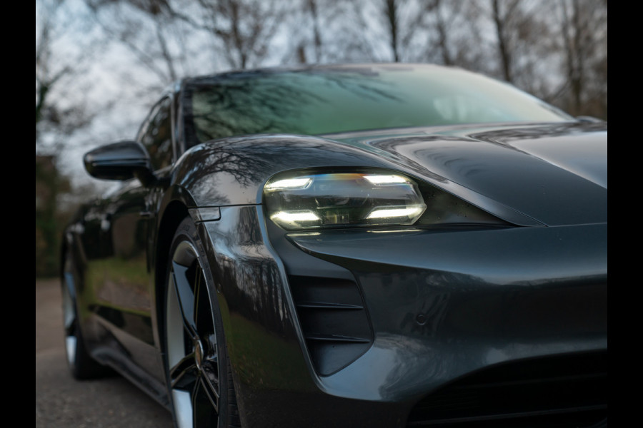 Porsche Taycan Turbo S 93 kWh | SportDesign Carbon | Burmester | Keramisch | PDCC Sport