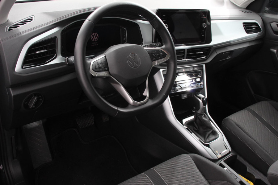 Volkswagen T-Roc 1.5 TSI 150pk DSG Life Navigatie Apple Carplay/Android Auto Parkeersensoren Camera Adaptive Cruise Control Park Assist StoelverwarmingVirtual Cockpit
