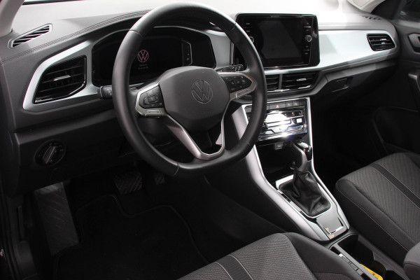 Volkswagen T-Roc 1.5 TSI 150pk DSG Life Navigatie Apple Carplay/Android Auto Parkeersensoren Camera Adaptive Cruise Control Park Assist StoelverwarmingVirtual Cockpit