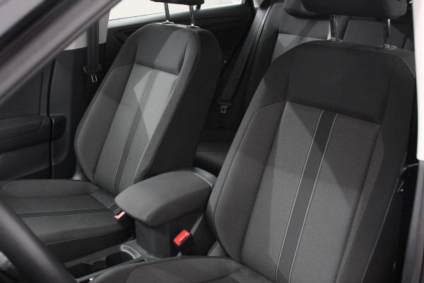 Volkswagen T-Roc 1.5 TSI 150pk DSG Life Navigatie Apple Carplay/Android Auto Parkeersensoren Camera Adaptive Cruise Control Park Assist StoelverwarmingVirtual Cockpit