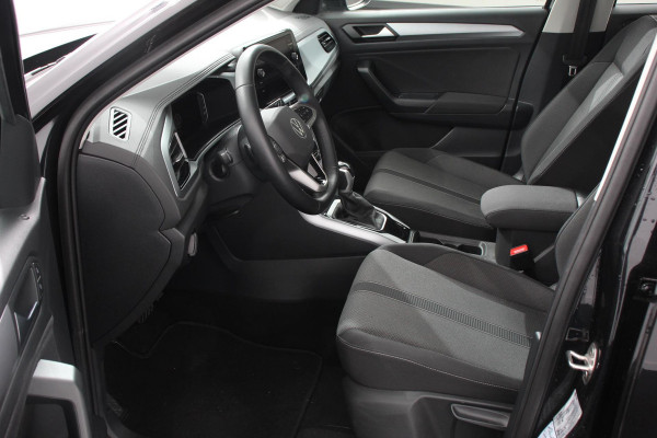 Volkswagen T-Roc 1.5 TSI 150pk DSG Life Navigatie Apple Carplay/Android Auto Parkeersensoren Camera Adaptive Cruise Control Park Assist StoelverwarmingVirtual Cockpit