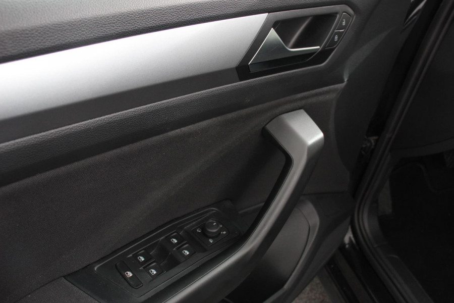 Volkswagen T-Roc 1.5 TSI 150pk DSG Life Navigatie Apple Carplay/Android Auto Parkeersensoren Camera Adaptive Cruise Control Park Assist StoelverwarmingVirtual Cockpit