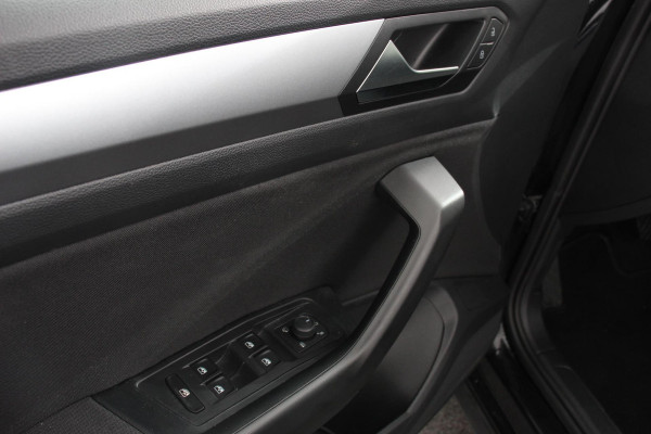 Volkswagen T-Roc 1.5 TSI 150pk DSG Life Navigatie Apple Carplay/Android Auto Parkeersensoren Camera Adaptive Cruise Control Park Assist StoelverwarmingVirtual Cockpit