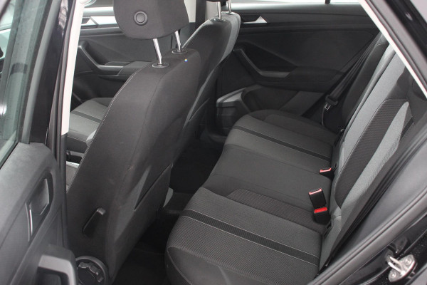 Volkswagen T-Roc 1.5 TSI 150pk DSG Life Navigatie Apple Carplay/Android Auto Parkeersensoren Camera Adaptive Cruise Control Park Assist StoelverwarmingVirtual Cockpit