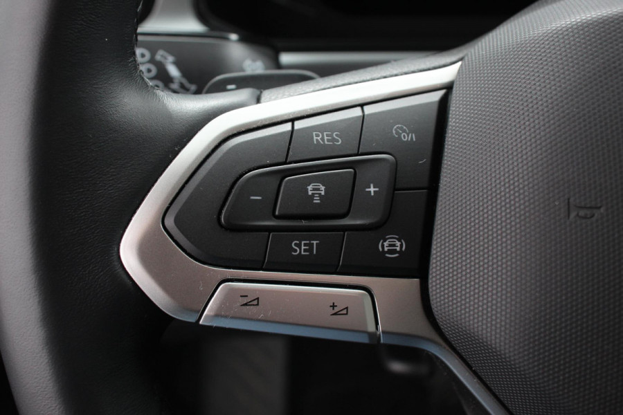 Volkswagen T-Roc 1.5 TSI 150pk DSG Life Navigatie Apple Carplay/Android Auto Parkeersensoren Camera Adaptive Cruise Control Park Assist StoelverwarmingVirtual Cockpit