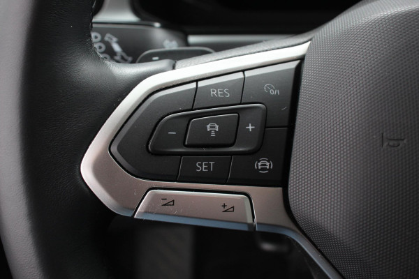 Volkswagen T-Roc 1.5 TSI 150pk DSG Life Navigatie Apple Carplay/Android Auto Parkeersensoren Camera Adaptive Cruise Control Park Assist StoelverwarmingVirtual Cockpit