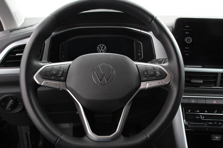 Volkswagen T-Roc 1.5 TSI 150pk DSG Life Navigatie Apple Carplay/Android Auto Parkeersensoren Camera Adaptive Cruise Control Park Assist StoelverwarmingVirtual Cockpit