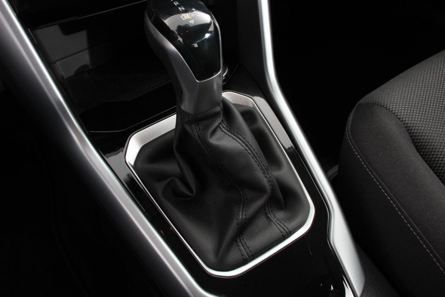 Volkswagen T-Roc 1.5 TSI 150pk DSG Life Navigatie Apple Carplay/Android Auto Parkeersensoren Camera Adaptive Cruise Control Park Assist StoelverwarmingVirtual Cockpit