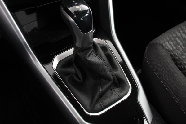 Volkswagen T-Roc 1.5 TSI 150pk DSG Life Navigatie Apple Carplay/Android Auto Parkeersensoren Camera Adaptive Cruise Control Park Assist StoelverwarmingVirtual Cockpit