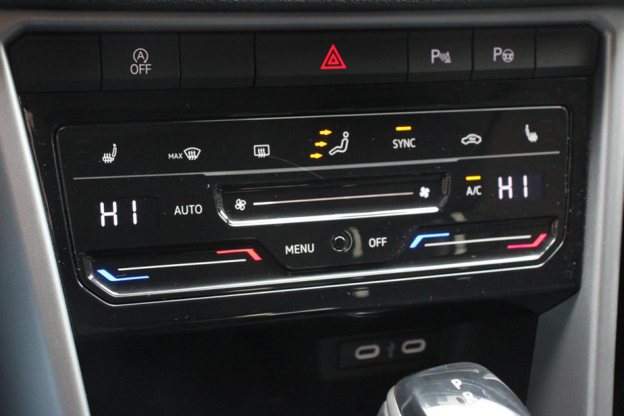 Volkswagen T-Roc 1.5 TSI 150pk DSG Life Navigatie Apple Carplay/Android Auto Parkeersensoren Camera Adaptive Cruise Control Park Assist StoelverwarmingVirtual Cockpit