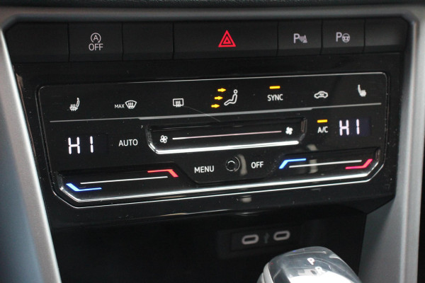 Volkswagen T-Roc 1.5 TSI 150pk DSG Life Navigatie Apple Carplay/Android Auto Parkeersensoren Camera Adaptive Cruise Control Park Assist StoelverwarmingVirtual Cockpit