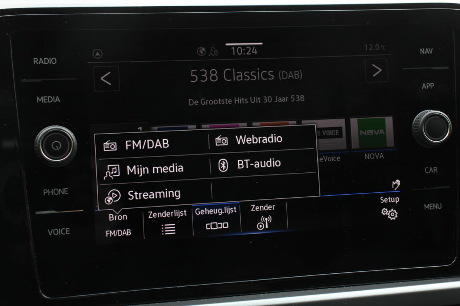 Volkswagen T-Roc 1.5 TSI 150pk DSG Life Navigatie Apple Carplay/Android Auto Parkeersensoren Camera Adaptive Cruise Control Park Assist StoelverwarmingVirtual Cockpit