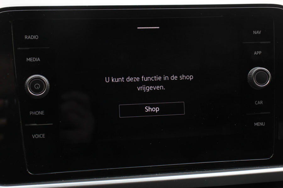 Volkswagen T-Roc 1.5 TSI 150pk DSG Life Navigatie Apple Carplay/Android Auto Parkeersensoren Camera Adaptive Cruise Control Park Assist StoelverwarmingVirtual Cockpit