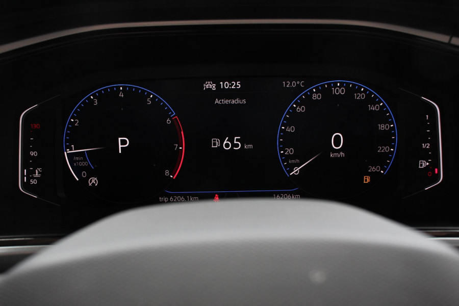 Volkswagen T-Roc 1.5 TSI 150pk DSG Life Navigatie Apple Carplay/Android Auto Parkeersensoren Camera Adaptive Cruise Control Park Assist StoelverwarmingVirtual Cockpit