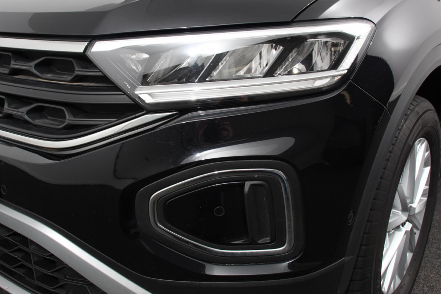 Volkswagen T-Roc 1.5 TSI 150pk DSG Life Navigatie Apple Carplay/Android Auto Parkeersensoren Camera Adaptive Cruise Control Park Assist StoelverwarmingVirtual Cockpit