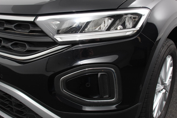 Volkswagen T-Roc 1.5 TSI 150pk DSG Life Navigatie Apple Carplay/Android Auto Parkeersensoren Camera Adaptive Cruise Control Park Assist StoelverwarmingVirtual Cockpit