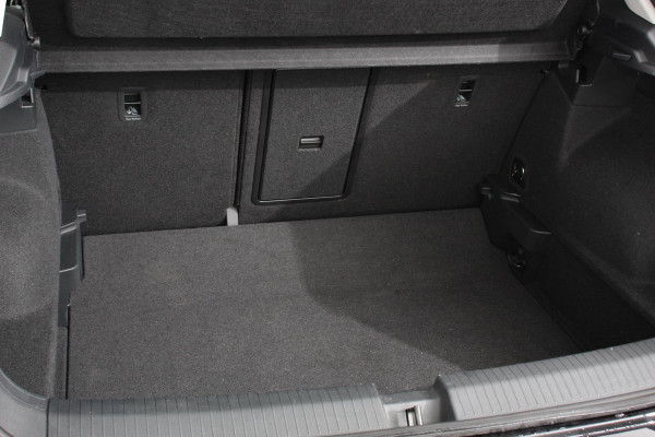 Volkswagen T-Roc 1.5 TSI 150pk DSG Life Navigatie Apple Carplay/Android Auto Parkeersensoren Camera Adaptive Cruise Control Park Assist StoelverwarmingVirtual Cockpit