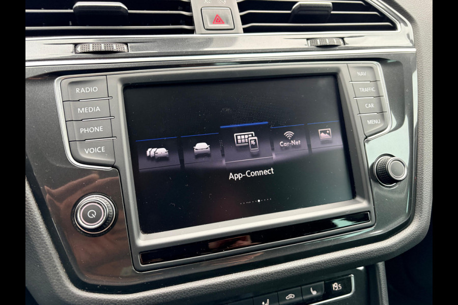 Volkswagen Tiguan 2.0 TSI 4Motion Highline R-LINE ACC | KEYLESS | ELECTR. A-KLEP | 19-inch LMV | TREKHAAK