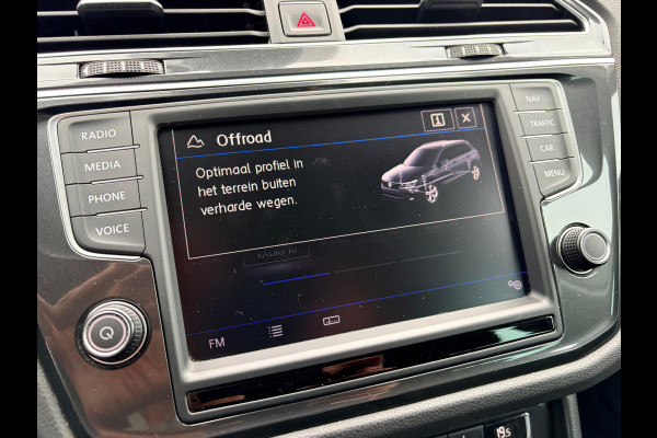 Volkswagen Tiguan 2.0 TSI 4Motion Highline R-LINE ACC | KEYLESS | ELECTR. A-KLEP | 19-inch LMV | TREKHAAK