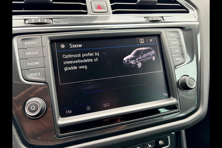 Volkswagen Tiguan 2.0 TSI 4Motion Highline R-LINE ACC | KEYLESS | ELECTR. A-KLEP | 19-inch LMV | TREKHAAK