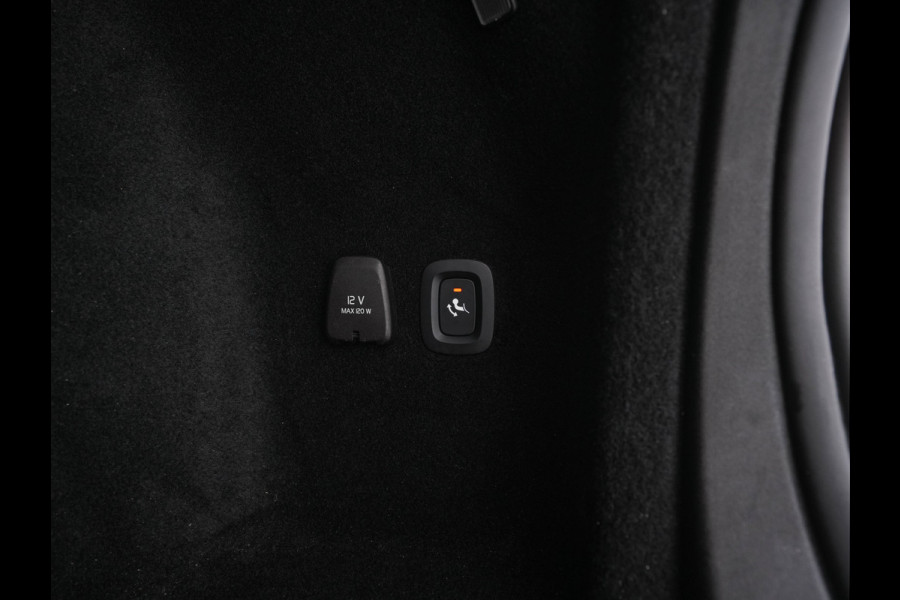 Volvo V60 2.0 B3 R-Design (INCL-BTW) *LEATHER-FABRIC | DIGI-COCKPIT | FULL-LED | MEMORY-PACK | HEATED-SPORTSEATS | LANE-ASSIST | NAVI-FULLMAP | CAMERA | DAB+ | PRIVACY-GLASS | ECC | PDC | TOWBAR | 19''ALU*