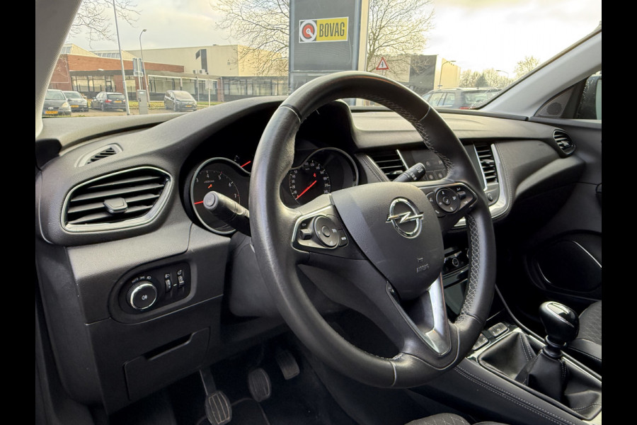 Opel Grandland X BWJ 11-2020 | 1.2T 131PK Bus Executive | TREKHAAK | CLIMA | NAVI | LEDER/STOF | SPORTSTOELEN | PDC 2X | CARPLAY |