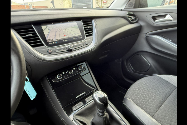 Opel Grandland X BWJ 11-2020 | 1.2T 131PK Bus Executive | TREKHAAK | CLIMA | NAVI | LEDER/STOF | SPORTSTOELEN | PDC 2X | CARPLAY |