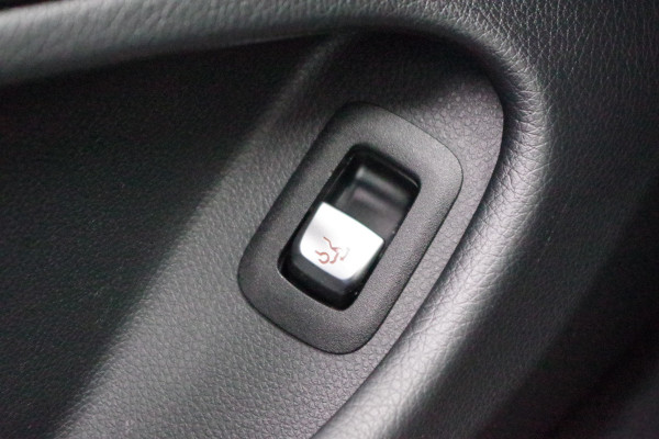 Mercedes-Benz C-Klasse Coupé 180 Premium AMG-Line Night Edition, Panoramadak, Burmester, Keyless, 19" LM, Camera