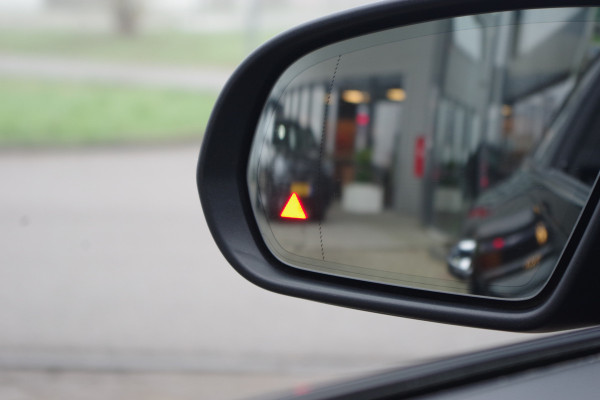 Mercedes-Benz C-Klasse Coupé 180 Premium AMG-Line Night Edition, Panoramadak, Burmester, Keyless, 19" LM, Camera