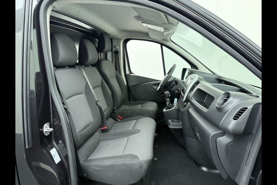 Renault Trafic 2.0DCI 145PK T29 L2H1 Comfort 3-Persoons Trekhaak Apple Carplay Android Navi Airco Cruise Control Bluetooth Lmv Pdc Betonplex Vloer Wandbetimmering Schuifdeur Sidebars Euro 6 Origineel Nederlandse Auto