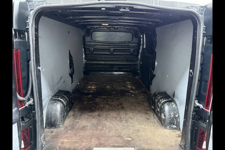 Renault Trafic 2.0DCI 145PK T29 L2H1 Comfort 3-Persoons Trekhaak Apple Carplay Android Navi Airco Cruise Control Bluetooth Lmv Pdc Betonplex Vloer Wandbetimmering Schuifdeur Sidebars Euro 6 Origineel Nederlandse Auto