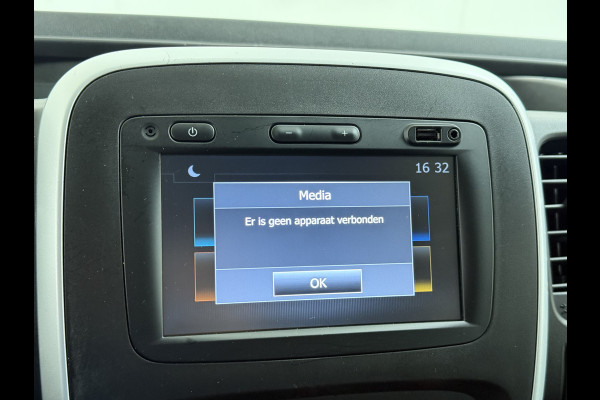 Renault Trafic 2.0DCI 145PK T29 L2H1 Comfort 3-Persoons Trekhaak Apple Carplay Android Navi Airco Cruise Control Bluetooth Lmv Pdc Betonplex Vloer Wandbetimmering Schuifdeur Sidebars Euro 6 Origineel Nederlandse Auto
