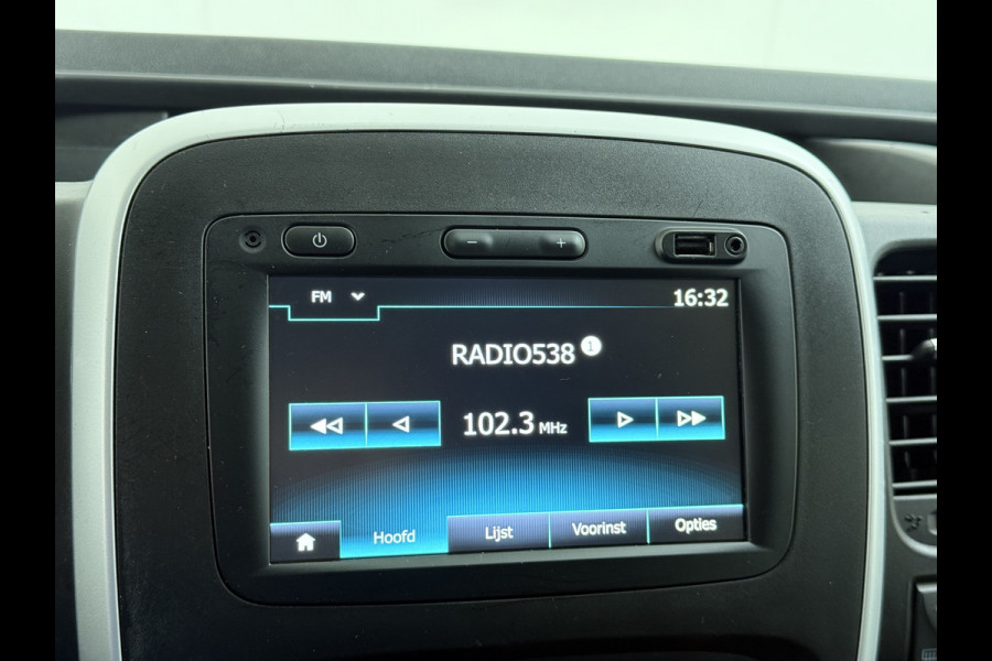 Renault Trafic 2.0DCI 145PK T29 L2H1 Comfort 3-Persoons Trekhaak Apple Carplay Android Navi Airco Cruise Control Bluetooth Lmv Pdc Betonplex Vloer Wandbetimmering Schuifdeur Sidebars Euro 6 Origineel Nederlandse Auto