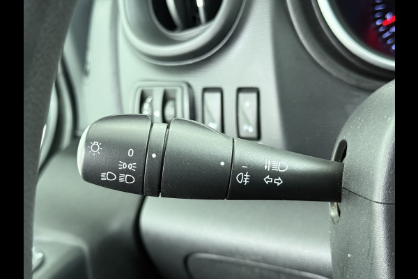 Renault Trafic 2.0DCI 145PK T29 L2H1 Comfort 3-Persoons Trekhaak Apple Carplay Android Navi Airco Cruise Control Bluetooth Lmv Pdc Betonplex Vloer Wandbetimmering Schuifdeur Sidebars Euro 6 Origineel Nederlandse Auto