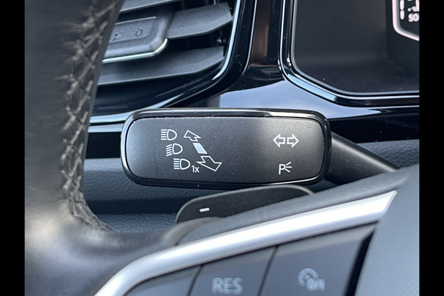 Volkswagen T-Roc 1.5 TSI Style | Pano | CarPlay | ACC | IQ Light | DAB+ | 18 inch