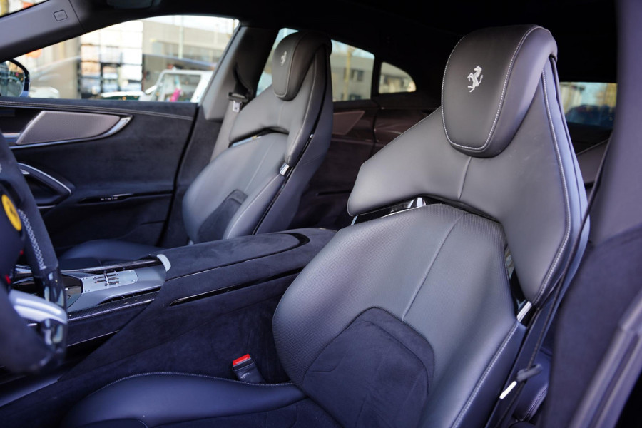 Ferrari Purosangue 6.5 V12 Full Carbon Pack Lifting Panoramadak