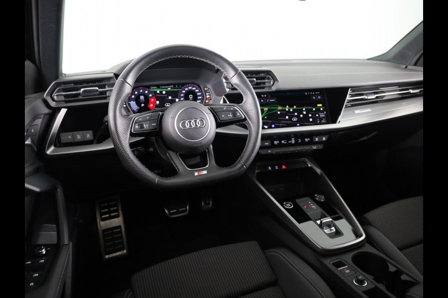 Audi A3 Sportback 35 TFSI S edition | Verlengde Garantie | Optiek zwart pakket | Parkeersensoren achterzijde | Afneembare trekhaak |