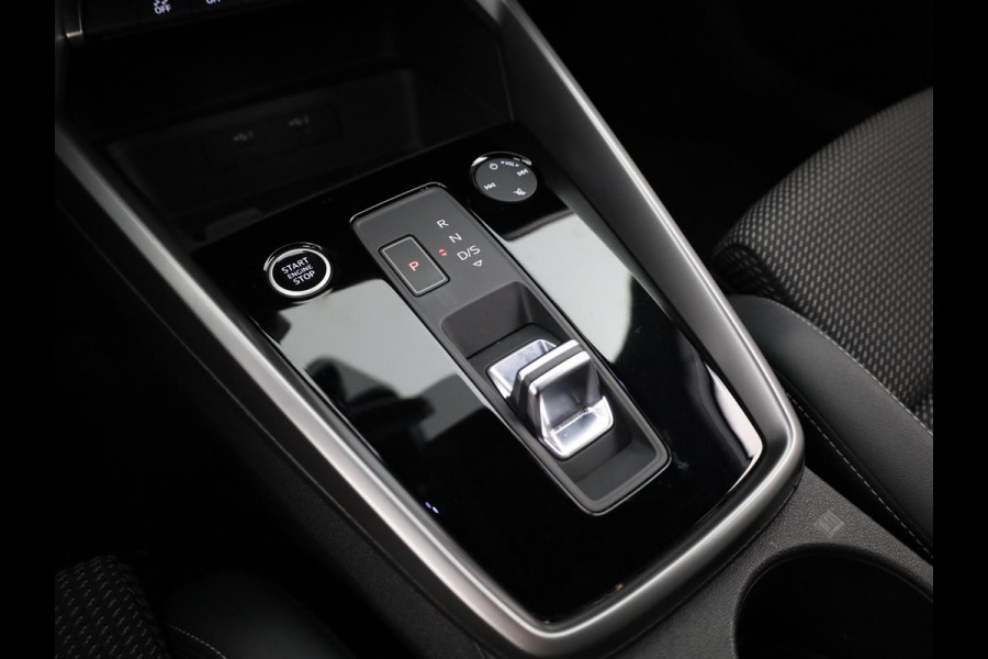 Audi A3 Sportback 35 TFSI S edition | Verlengde Garantie | Optiek zwart pakket | Parkeersensoren achterzijde | Afneembare trekhaak |