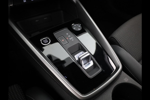 Audi A3 Sportback 35 TFSI S edition | Verlengde Garantie | Optiek zwart pakket | Parkeersensoren achterzijde | Afneembare trekhaak |