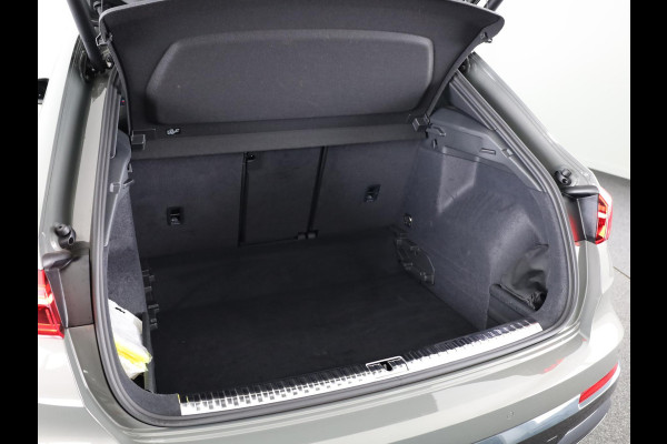 Audi Q3 35 TFSI Advanced Edition 150 pk S-tronic | Verlengde garantie | Navigatie | Gratis Winterset | Achteruitrijcamera | LED koplampen | Stoelverwarming |