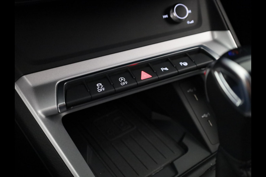 Audi Q3 35 TFSI Advanced Edition 150 pk S-tronic | Verlengde garantie | Navigatie | Gratis Winterset | Achteruitrijcamera | LED koplampen | Stoelverwarming |